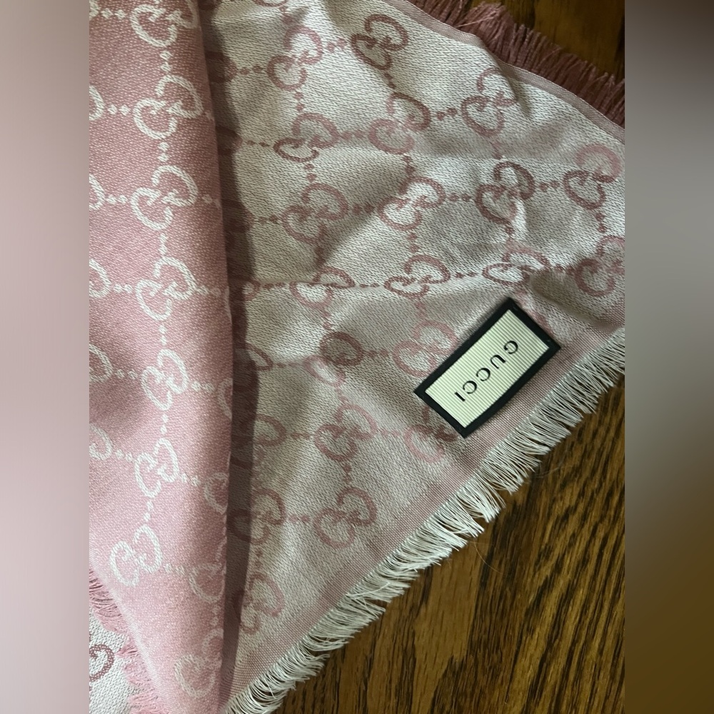 Pink Gucci monogram scarf - Picture 4 of 6